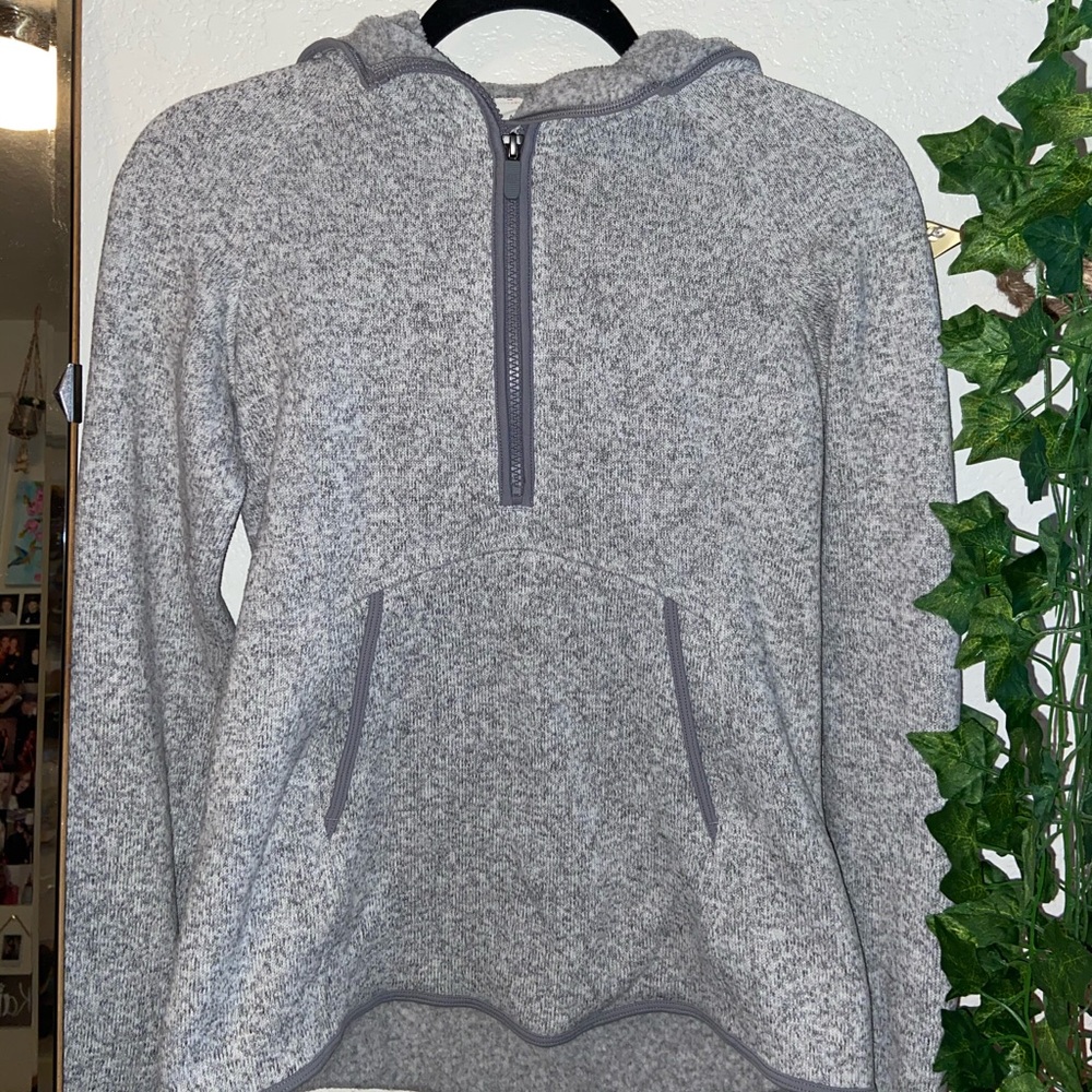 lululemon sweatshirt